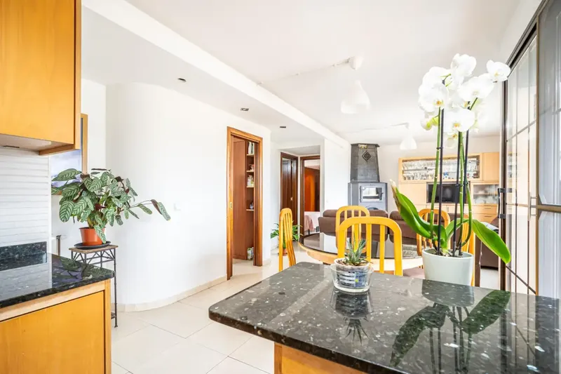 From Gestpropiedad we present this beautiful 2-bedroom, 2-bathroom penthouse in a quiet area of Porto Cristo, ideal both as — photo 2