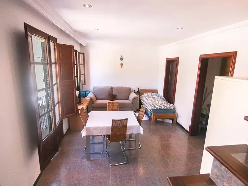 Charming townhouse in Palma de Mallorca with beautiful views of Plaza del Progreso and a privileged location — photo 7