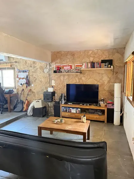 Chalet with two completely independent dwellings. Each with its own entrance. Completely renovated from the pipes and electrical wiring — photo 9