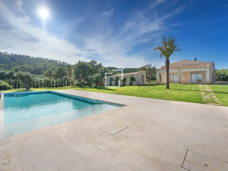 Lucas Fox presents this beautiful finca with traditional and minimalist architecture and the latest technology a short distance from the golf course — photo 1