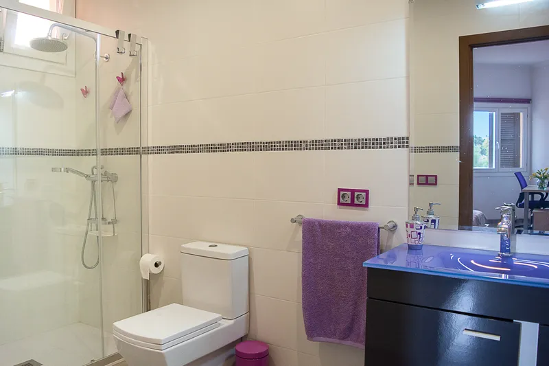 Large townhouse with two residential units, studio, pool, patio and roof terrace — photo 12