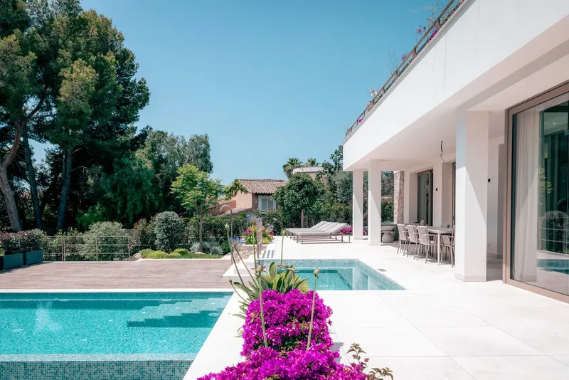 Elegant Villa 4-Bedroom in Bendinat with Sea Views and Pool — photo 1