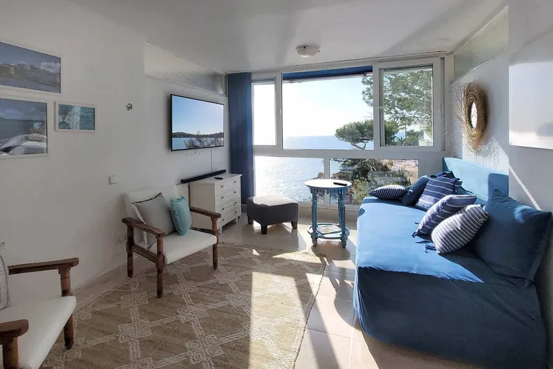 1-bedroom apartment with sensational sea views for rent — photo 3