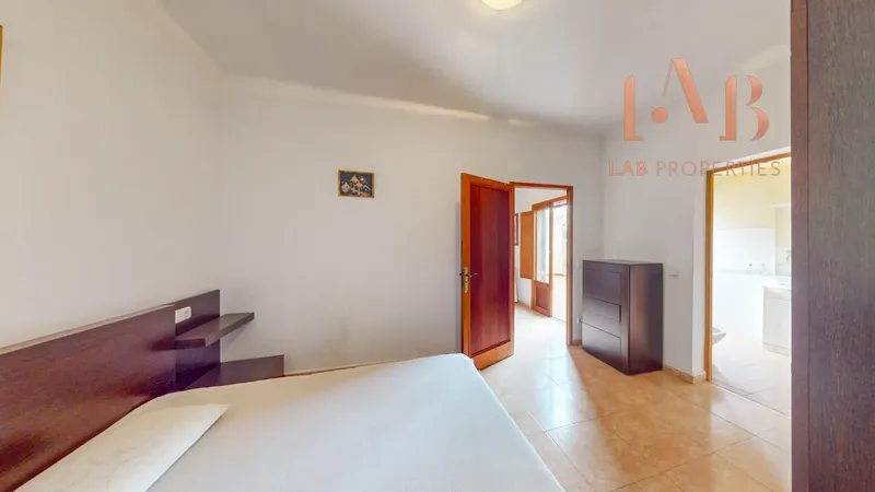 We present this interesting property consisting of two completely independent homes, each with its own access, making it — photo 12
