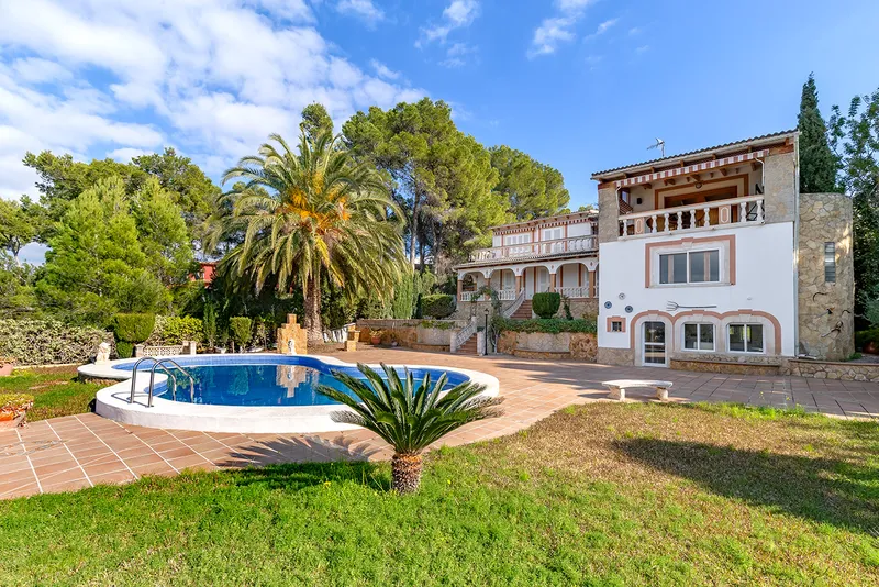 Villa in Santa Ponsa - beautifully landscaped garden with pool — photo 1