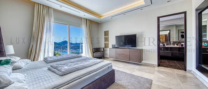 Modern Mediterranean villa in Port Andratx with panoramic views over the harbor — photo 9