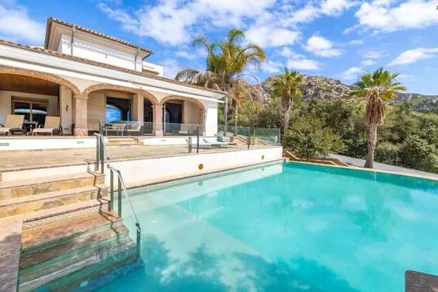 Luxury sea view villa with private lift for sale in Bonaire, Alcudia — photo 1