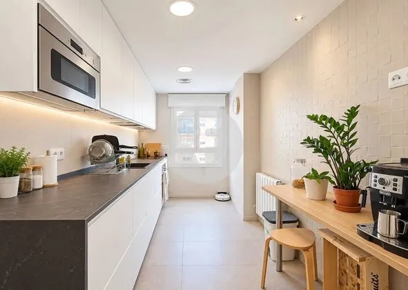 Flat / apartment in Calle de Manacor, Foners, Palma de Mallorca — photo 1