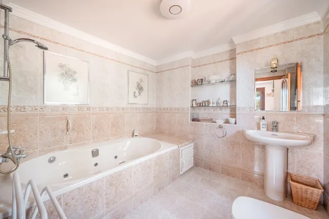 Country villa with tennis court for sale near Puigpunyent, West Mallorca — photo 11
