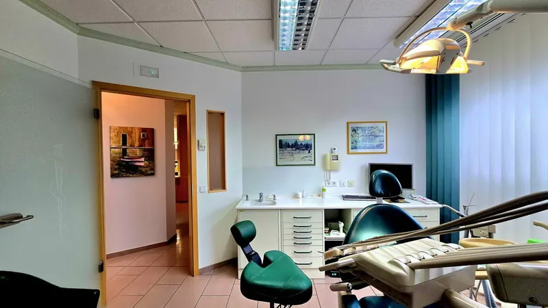 High-quality, fully equipped dental practice for sale — photo 5