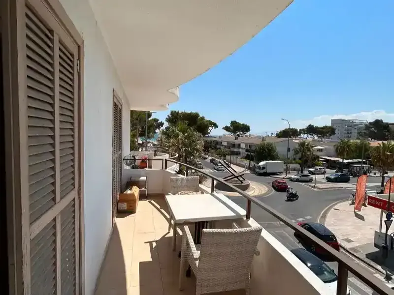 Bonito apartamento de una habitación amplia con cama de 1.90x 2, con armario empotrado y totalmente amueblado con muebles modernos y recién — photo 2