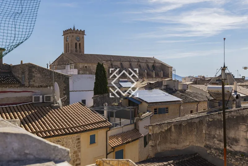 Charming Townhouse for Sale in the Old Town of Pollença with Great Renovation Potential and Panoramic Views — photo 3