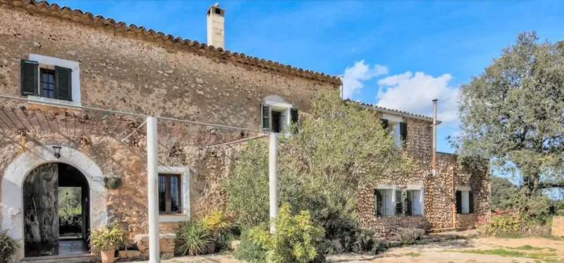 Farmhouse built in 1870 with a project for renovation and extension of a single-family home in a rustic area with charm — photo 1