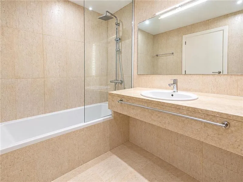 Apartment in a residential complex with swimming pools — photo 6