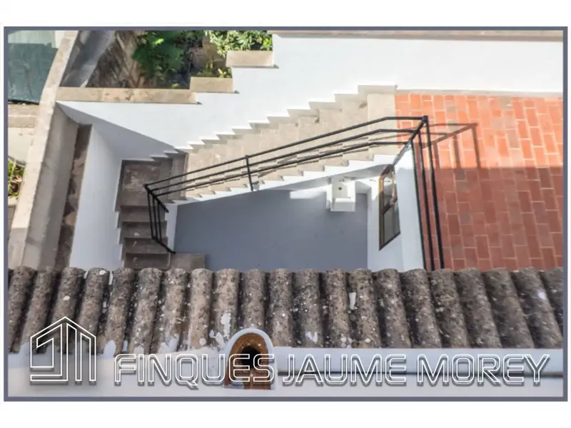 Les ofrecemos este fantástico edificio situado en la zona de Cristo rey de Inca listo para ser actualizado a su gusto. — photo 2