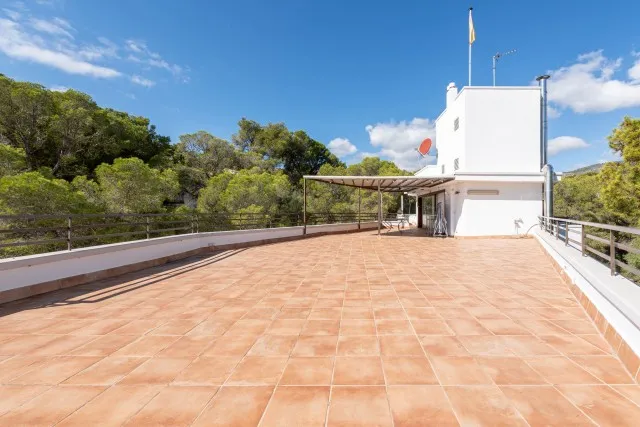 Exclusive sea view penthouse to refurbish for sale in Illetes, Southwest Mallorca — photo 2