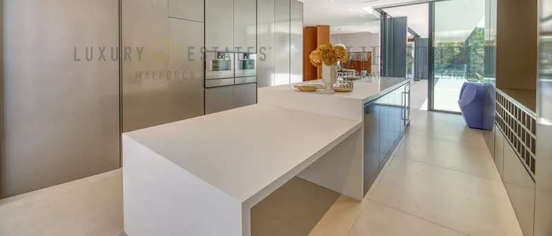 Modern newly built luxury villa in Son Vida with Balinese design — photo 8