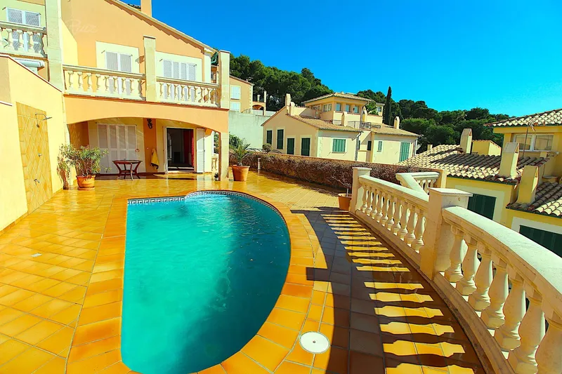 CA30 - Semi-detached house with sea views — photo 1