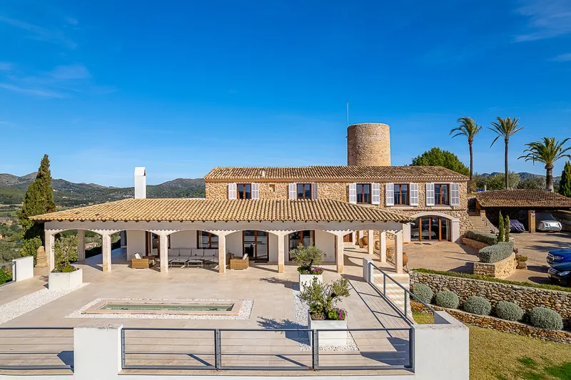 Exclusive Estate: Luxury Villa with Panoramic Views, Vineyard and Pool — photo 3