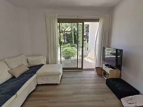 Apartment for rent in El Port de la Selva — photo 1