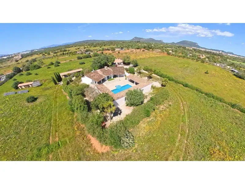 Discover this spectacular luxury finca with guest house in Llucmajor, located in one of the quietest and most authentic areas of the south — photo 5