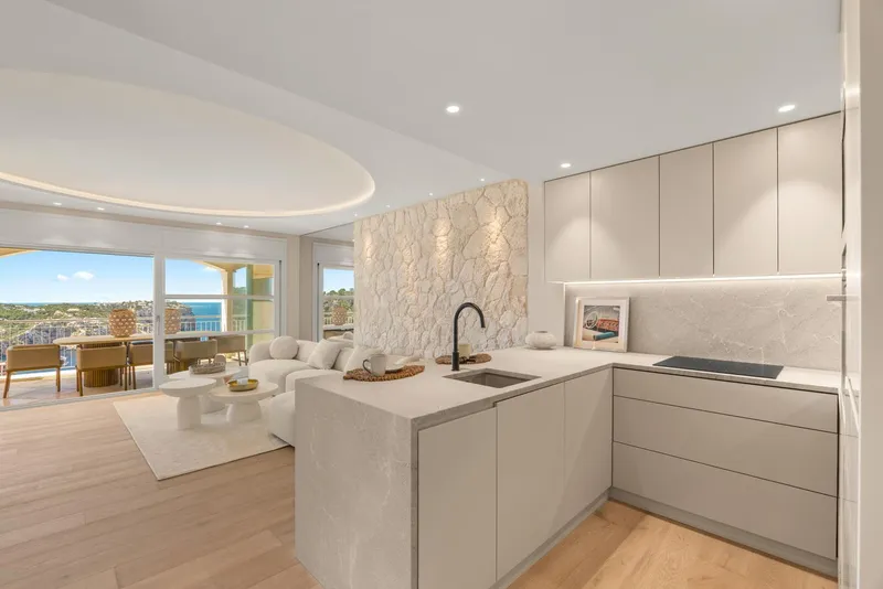 Luxurious Apartment with Impressive Sea Views — photo 8