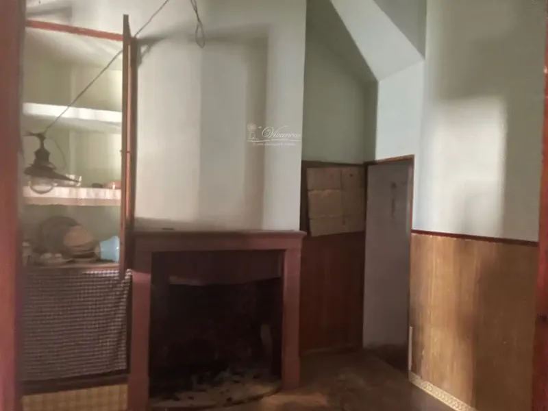 Village house of 239m2 built with high ceilings and exposed beams, garden and garage, located in the heart of the picturesque medieval village — photo 7