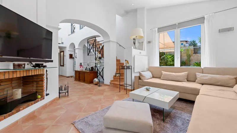 Cozy semi-detached house for sale in Camp de Mar in an exclusive residential community — photo 2