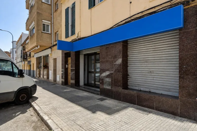 Commercial premises with large frontage, patio and multiple possibilities in Palma — photo 2
