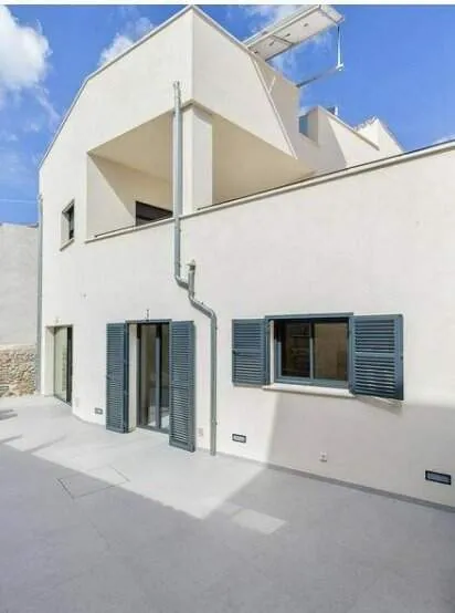 196m² Stadthaus mit 5 Zimmern, 2 Bädern und Garage zu kaufen — photo 2