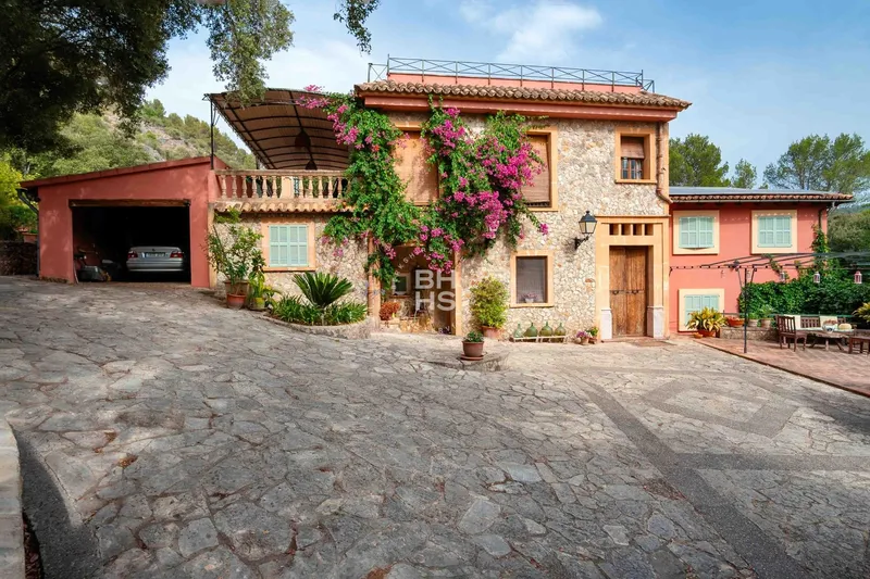 Rustic Finca for sale in Puigpunyent — photo 1