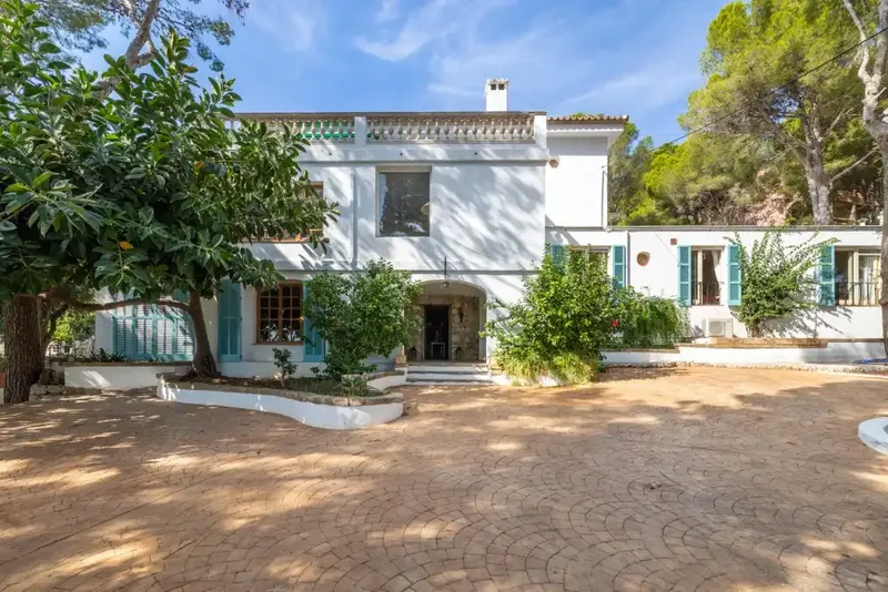 This large family villa is for sale in the seaside village of Font De Sa Cala, near the castle town of Capdepera — photo 3