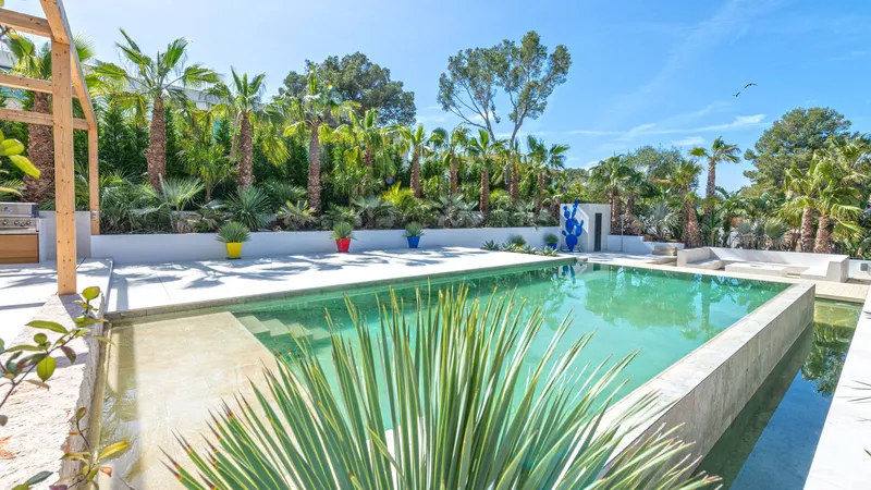 Stunning luxury villa in Santa Ponsa with an impressive design in a quiet location — photo 2