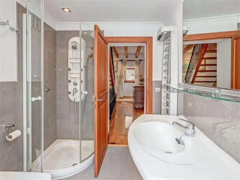 Well-equipped house, no renovation needed, well located, quiet, 3 bedrooms, 2 bathrooms, double glazing, air conditioning, furnished, solar panels. — photo 1