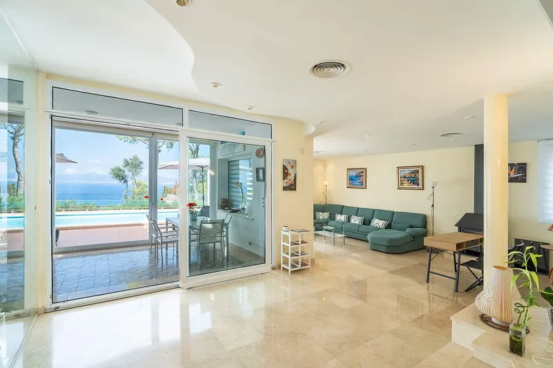 Sun-drenched villa on the first sea line with holiday rental licence — photo 3