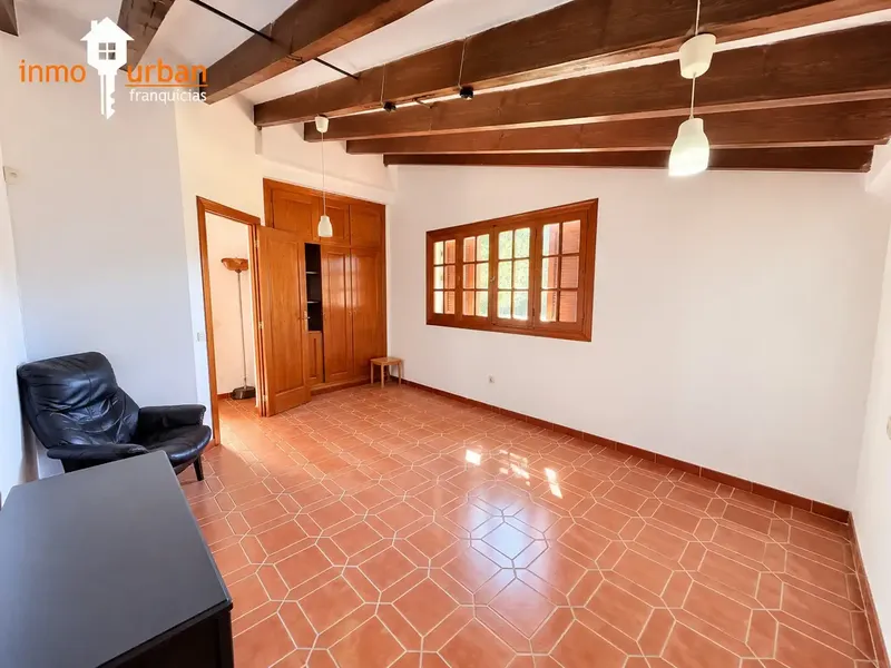Presentamos esta exclusiva finca rústica con carácter y esencia mallorquina, situada en una tranquila zona de Establiments, a pocos minutos  — photo 4