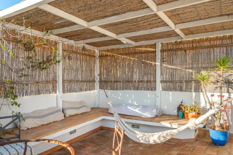 Villa with high ceilings with breathtaking sea views and pool in El Terreno, Palma — photo 12