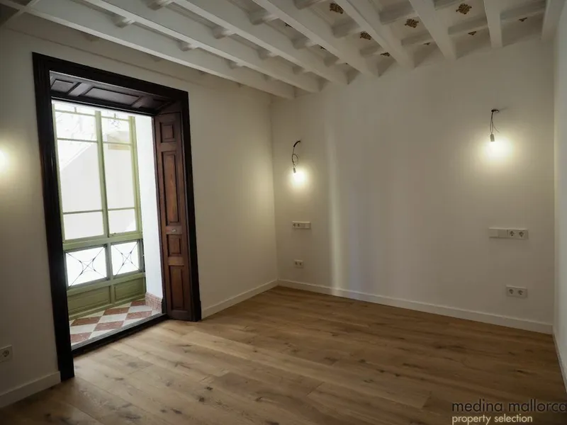 Luxury duplex apartment in a historic building in Palma — photo 5