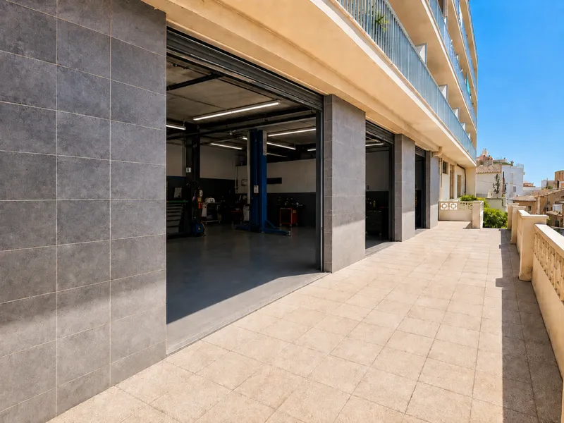 Ref. 2115; Investment: Spacious commercial premises with terrace in El Terreno available for rent/lease — photo 1