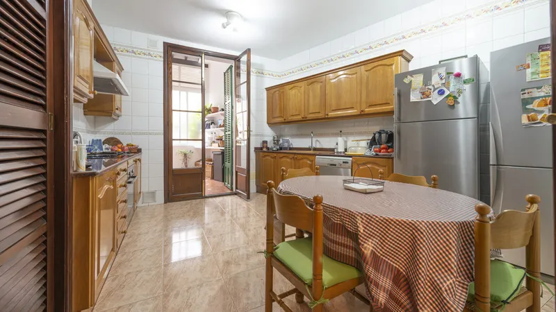 Investment! Beletage in Palma with large conservatory & lots of potential — photo 11