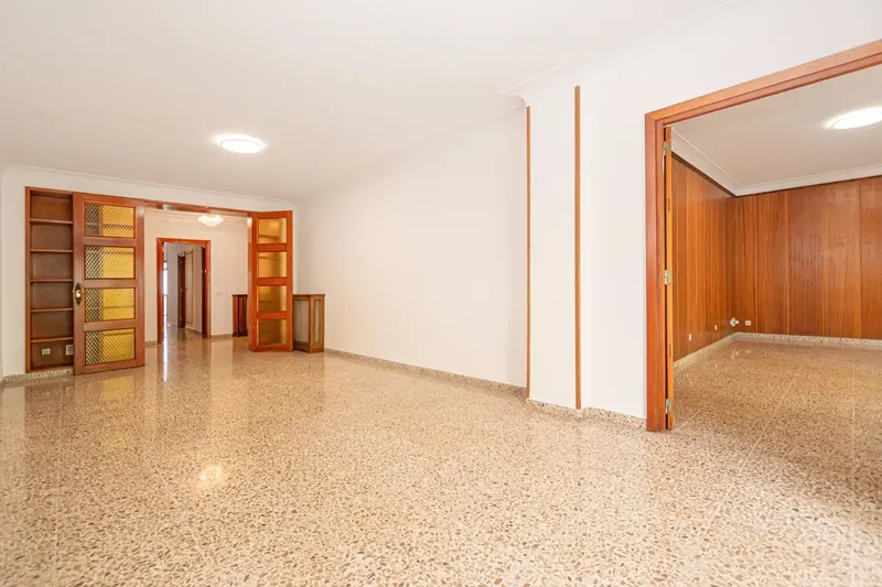 ¿Buscas espacio, una ubicación estratégica y una terraza de ensueño en pleno centro? Te presentamos una pieza inmobiliaria de las que ya no  — photo 7