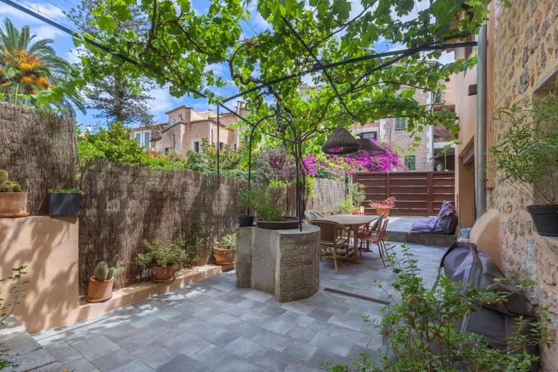 Traditional and renovated century-old townhouse in central Sóller — photo 4
