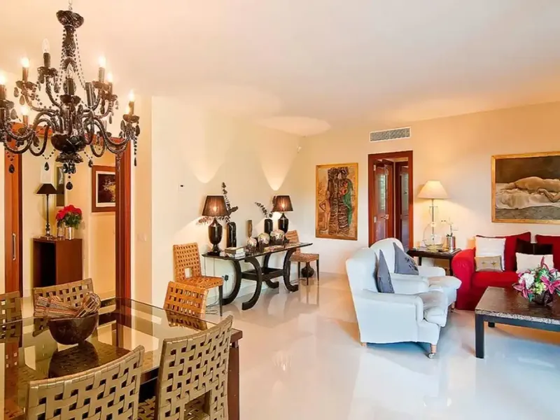 Elegant ground floor apartment in an impressive residence in Sol de Mallorca, a small coastal town in the southwest of Mallorca — photo 4