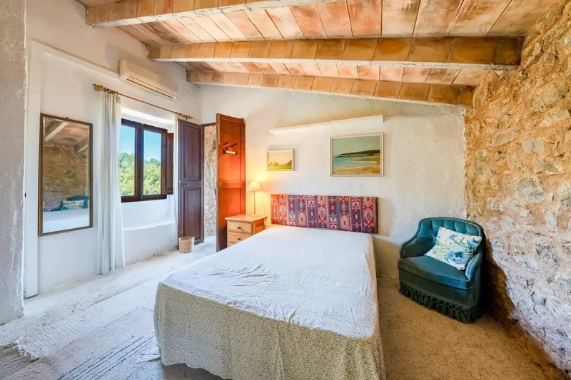 This charming natural stone finca from 1900 combines the authentic character of Mallorca with versatile usage possibilities — photo 11