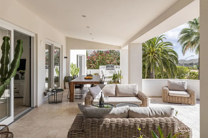 Modern Mediterranean villa with fantastic views — photo 4