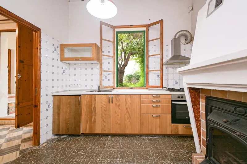 Village house in the center of Costitx with renovation potential — photo 8