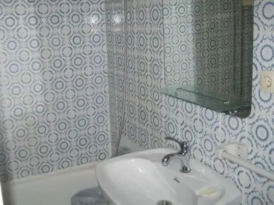 Studio in Cala Mayor, in the Torremayor building, furnished, sea views, large built-in wardrobe, full bathroom, open kitchen, terrace 7 — photo 4