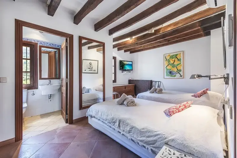 With the Serra de Sant Vicente at its feet and the irregular peaks of Formentor as a spectacular backdrop, this restored finca is — photo 11
