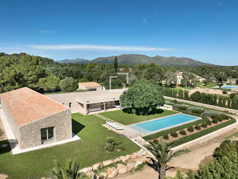 550m² country house with 60m² terrace for sale in Canyamel — photo 3