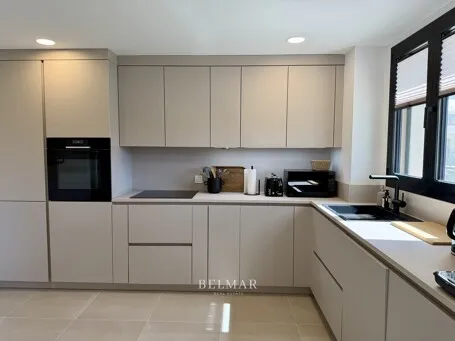 High-end apartment with underground parking and a communal pool in Sa Coma — photo 10